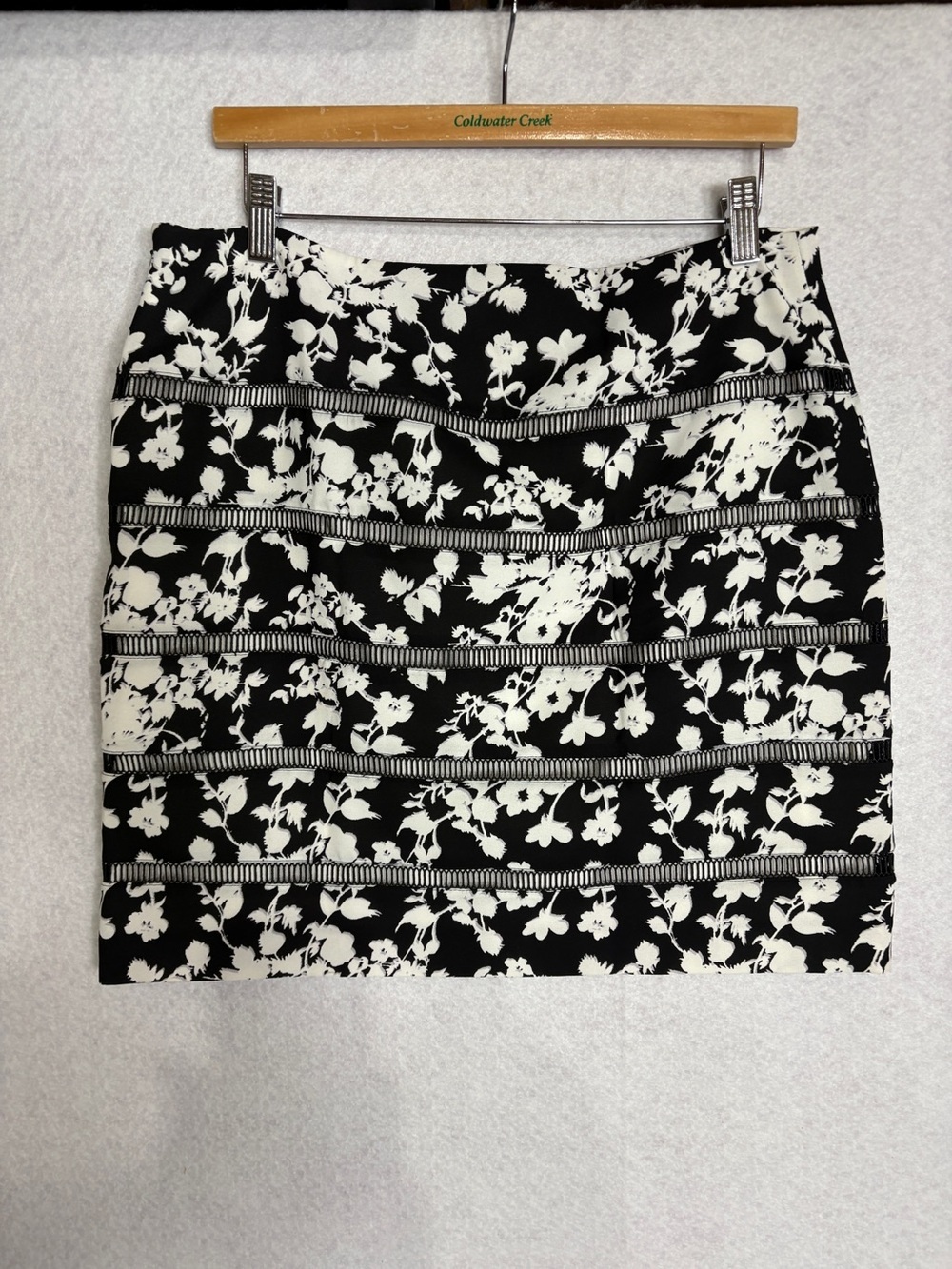 White House Black Market Black & White Floral Pencil Skirt